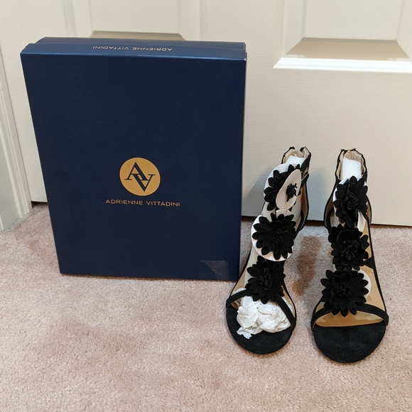 Adrienne Vittadini Flower Sandals - Picture 4 of 10